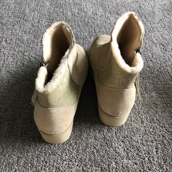 BEARPAW Megan Suede Sheepskin Bootie - Picture 5 of 12